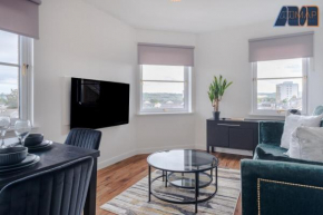 City Centre Apartment with Parking